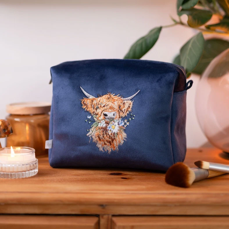 Wrendale Designs – “Daisy Coo” Highland Cow Embroidered Cosmetic Bag Wrendale Designs – “Daisy Coo” Highland Cow Embroidered Cosmetic Bag - Image 2